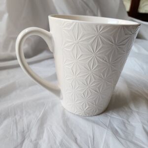 Blue Harbor Large White Coffee Mug 5" tall 18 oz cup (1 cup) embossed design